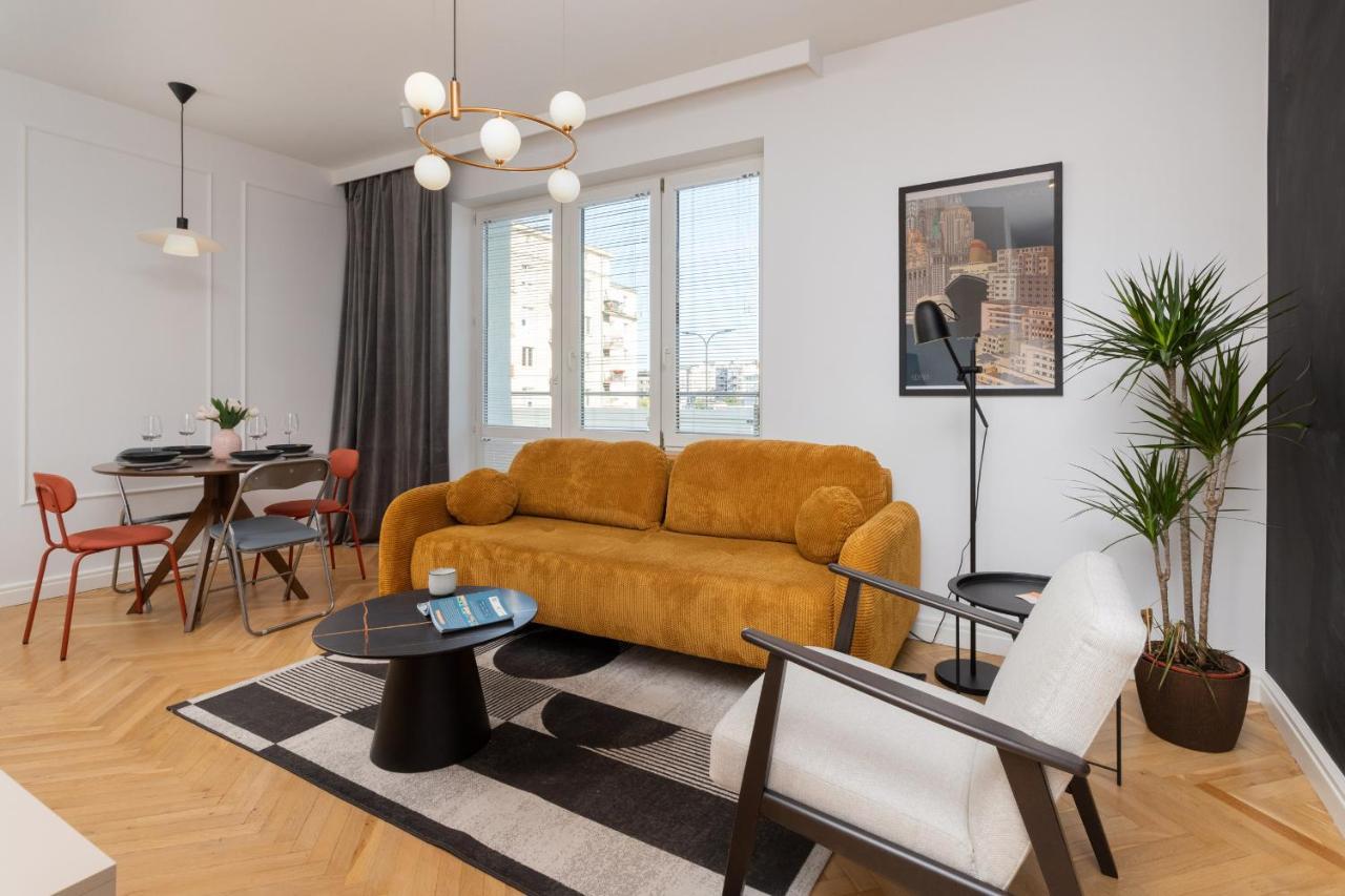 With Balcony Downtown By Renters Apartment *