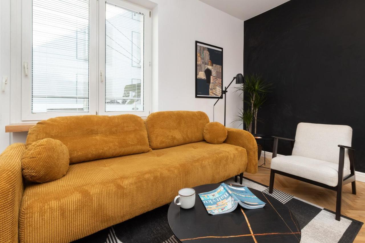 Apartment With Balcony Downtown By Renters Gdynia