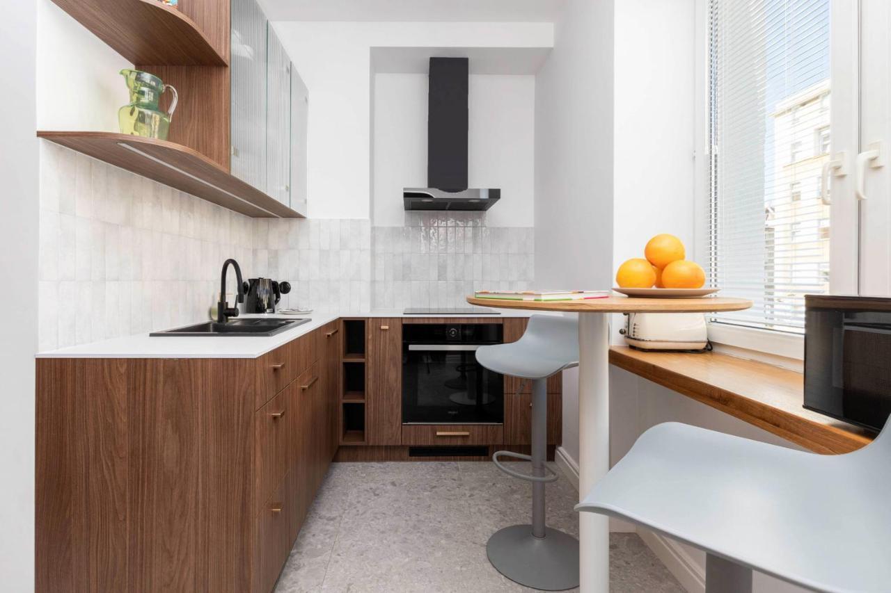 Apartment With Balcony Downtown By Renters